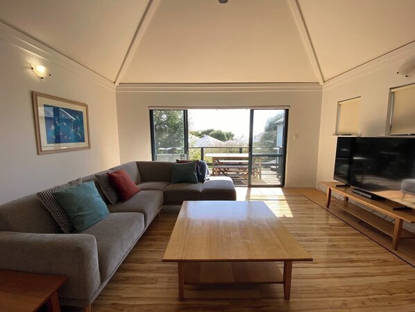 Télévision, cheminée