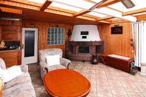 Exterior - A Holiday Home in Busum With a Barbecue (Büsum)
