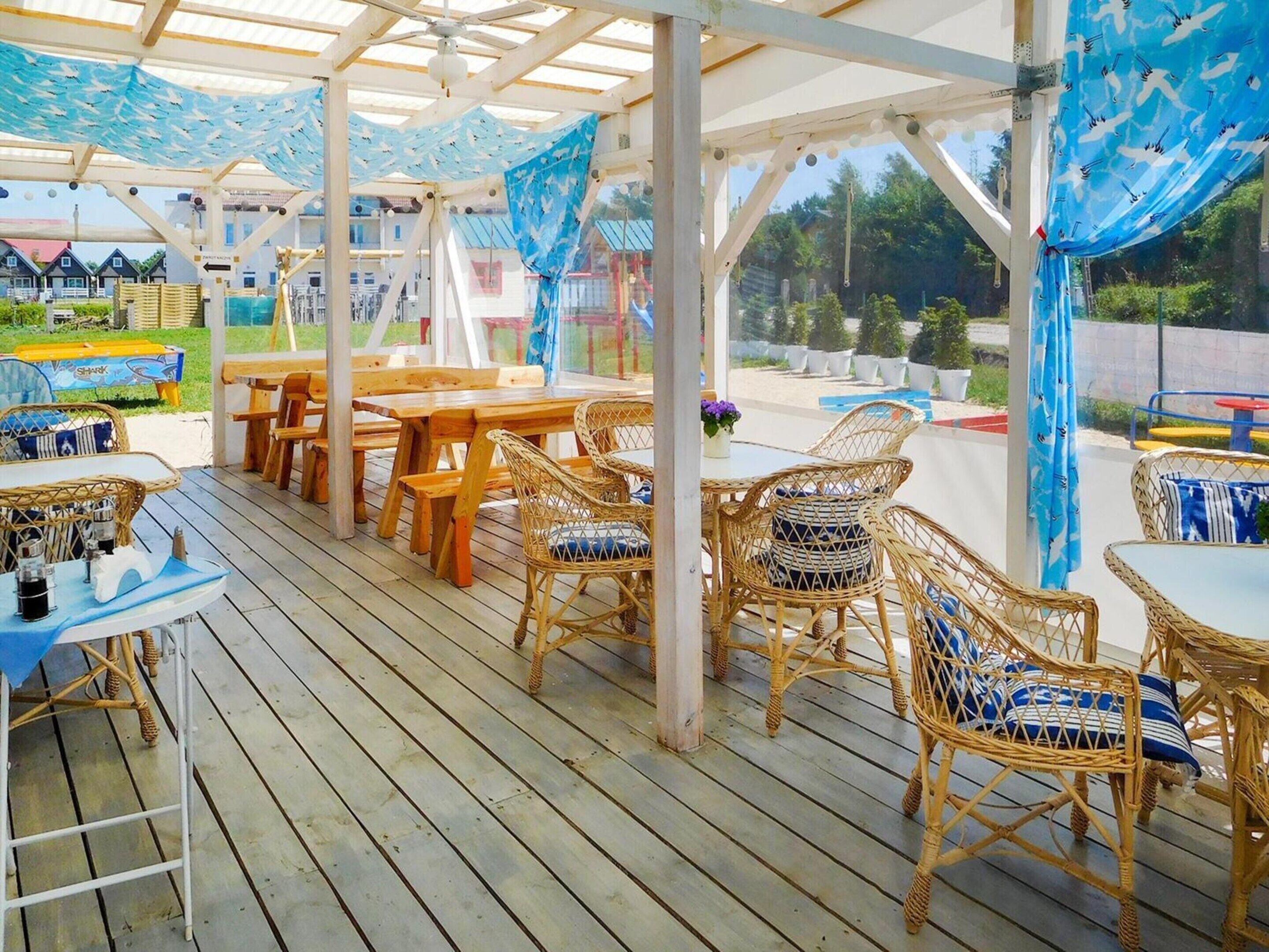 Rumah | Tempat makan outdoor