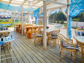 House | Outdoor dining