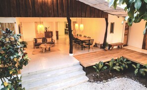 บ้านคอมฟอร์ท | ห้องพักตกแต่งอย่างมีเอกลักษณ์, ตกแต่งพิเศษโดยเฉพาะ, โต๊ะทำงาน