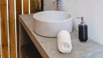 Dutxa, tovalloles, sabó i xampú