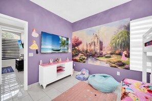 4 bedrooms, iron/ironing board, free WiFi, bed sheets - PLAYSET IN BACKYARD! Private Pool! Ultimate Outdoor Living! (Kissimmee)