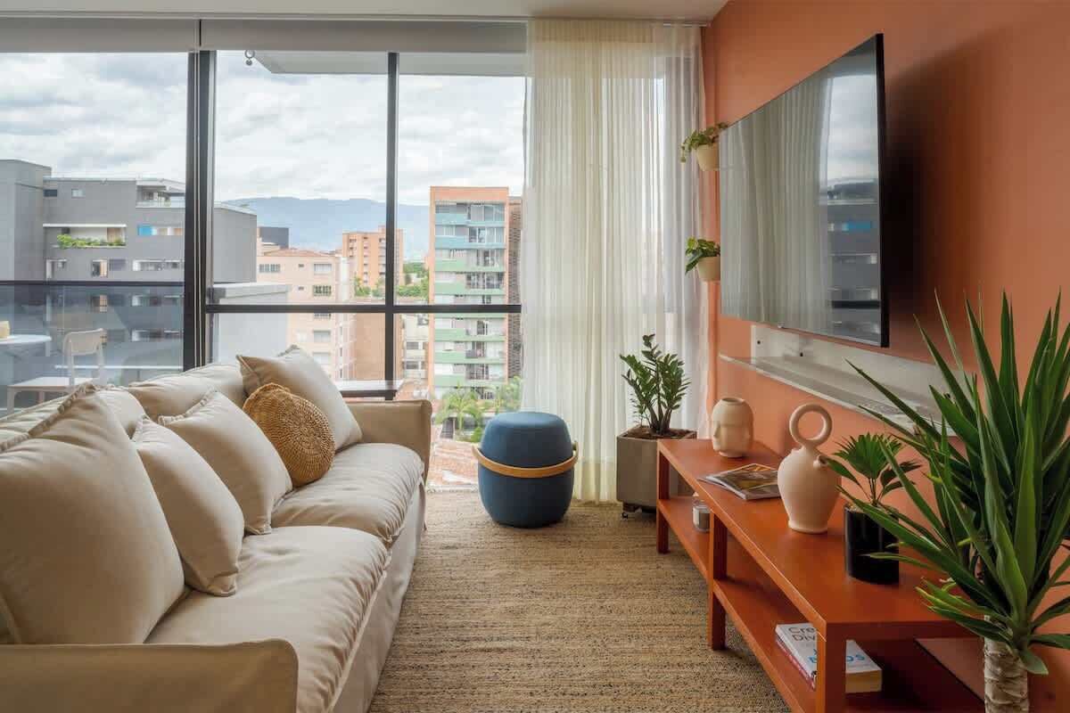 Televisión y oficina 