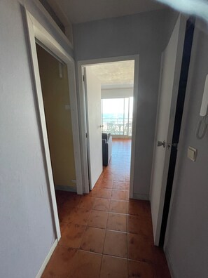 Interior - Unique beachfront studio cabin with direct beach access (Arcachon)