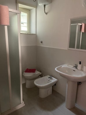 Basic Double Room | Bathroom - B&B Sole e Luna (Rome)