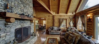 Large Cabin at Exit 407 - lots of parking