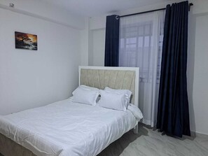 2 Schlafzimmer, Schreibtisch, Bügeleisen/Bügelbrett, WLAN