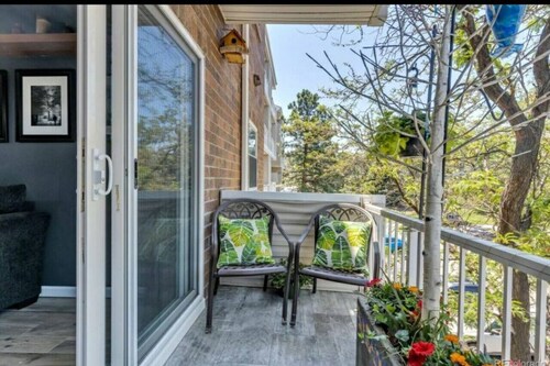 Central Golden Retreat Close to Everything