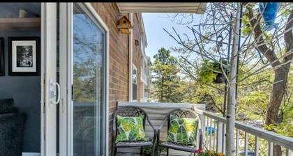 Central Golden Retreat Close to Everything