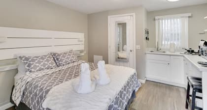 ✧ Micro Studio in Timeless Olde Town Arvada ✧