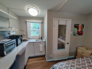 1 bedroom, desk, iron/ironing board, WiFi - The Arvada Hideaway – Olde Town Studio (Arvada)