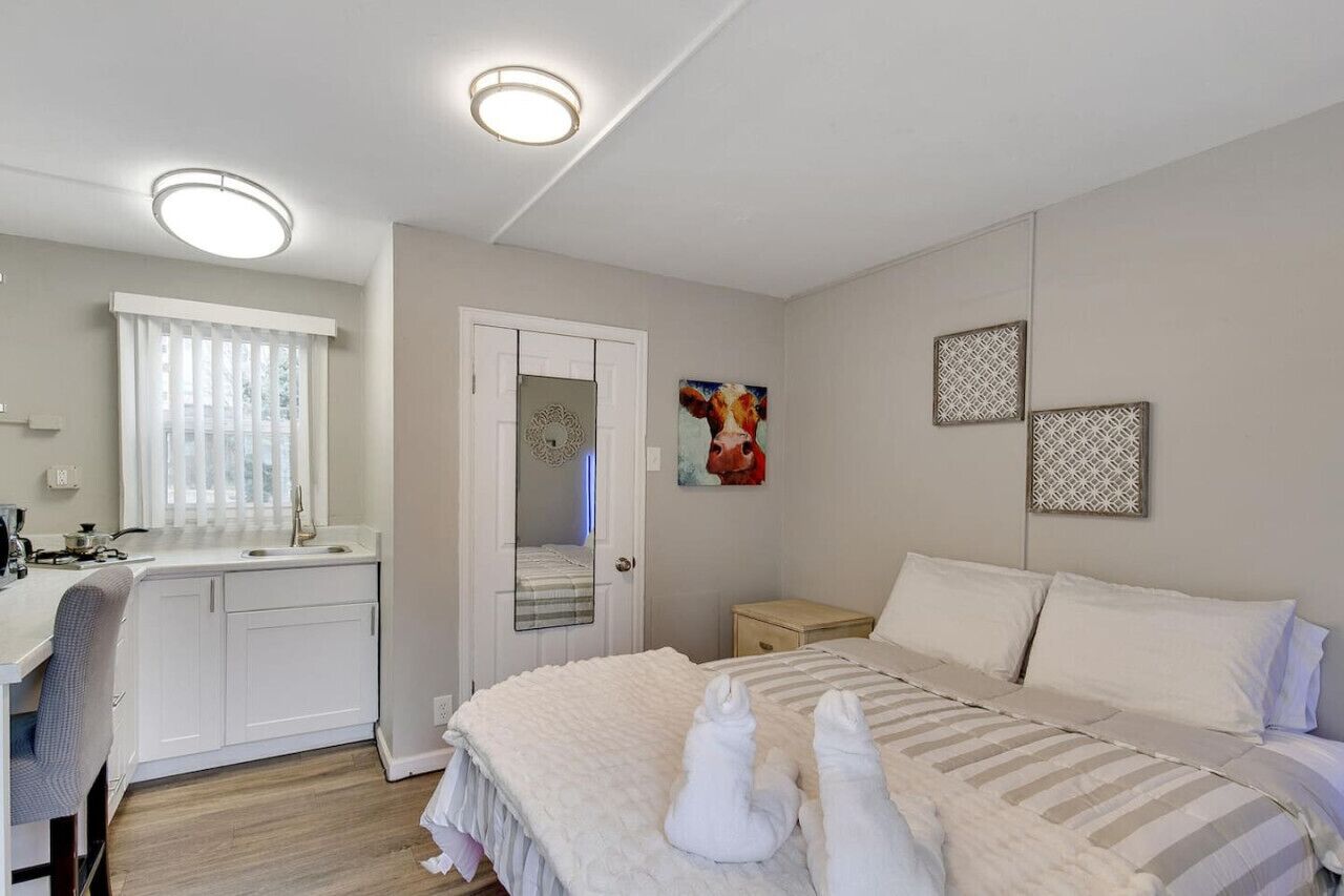 1 bedroom, desk, iron/ironing board, WiFi