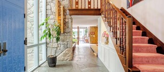 Oak Manor, a luxurious property on 6,6 acres.