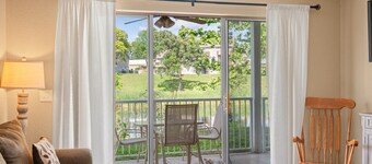 Charming Branson Getaway Near Attractions