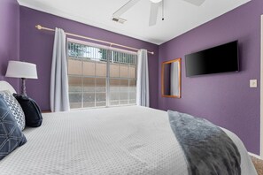 2 bedrooms, desk, iron/ironing board, WiFi