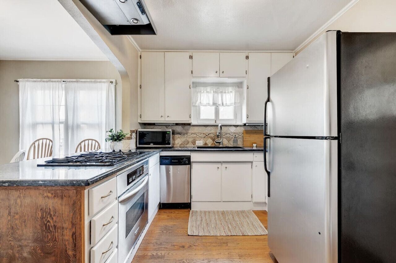 ثلاجة، ميكروويف، فرن، موقد طهي مسطح