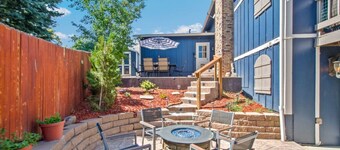 King suite w/ hot tub, fire pit, & luxe bathroom