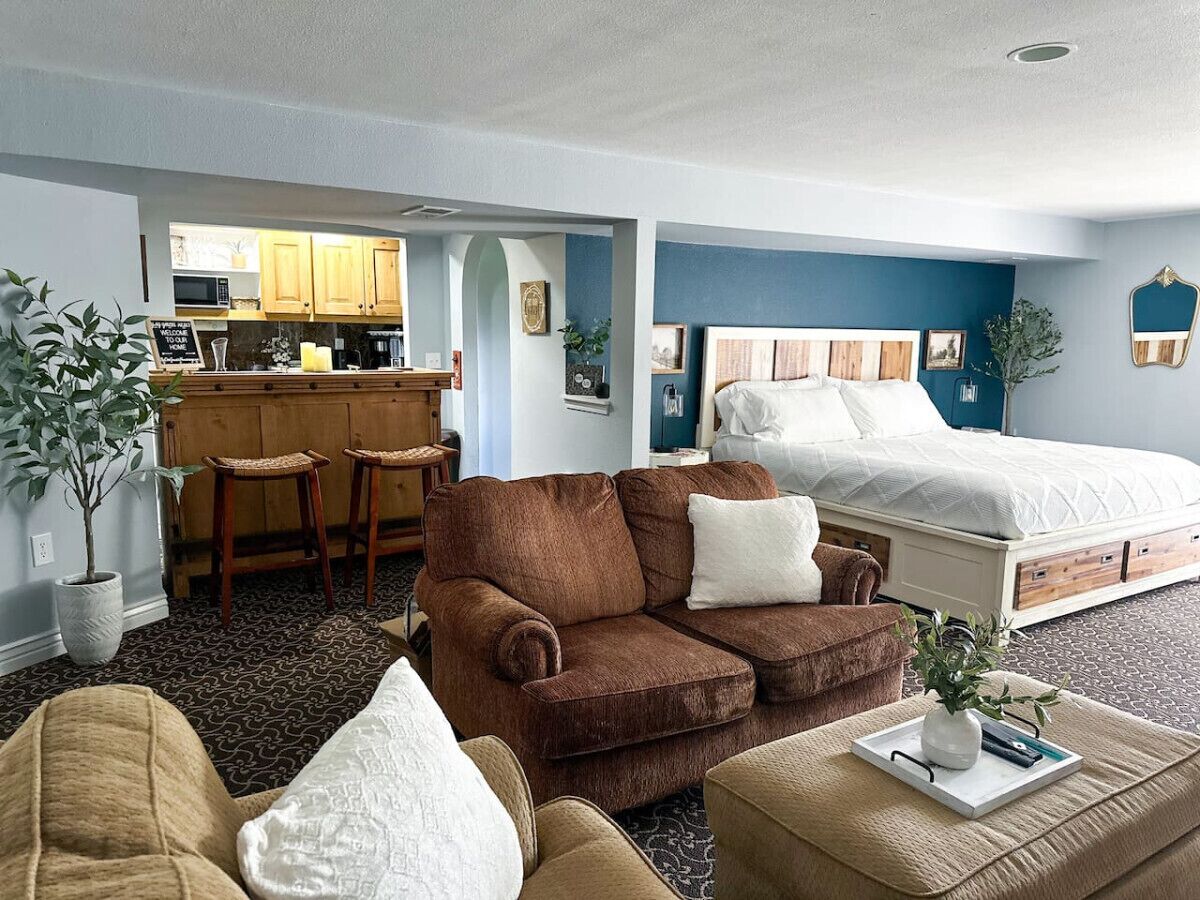 2 habitaciones, escritorio, tabla de planchar con plancha y wifi gratis 