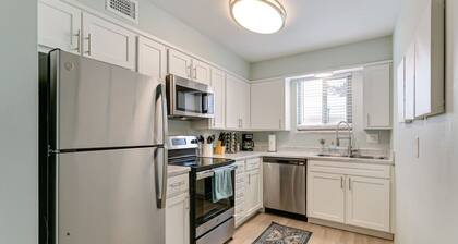 The Lakewood Nook | Stylish 1BR Extended Stay