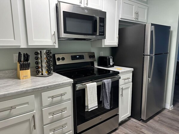 Fridge, microwave, oven, stovetop