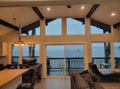 3 Bedroom Lakefront Home on Stoco Lake