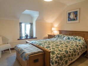5 bedrooms, WiFi, bed sheets - Oaktree Cottage, Cardigan (Cardigan)