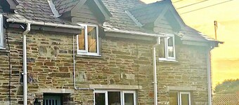Oaktree Cottage, Cardigan