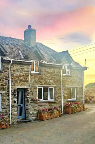 Oaktree Cottage, Cardigan