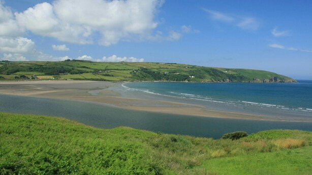 A coastal landscape with green hills, a sandy beach, and a clear blue sky. - Elmtree Cottage, Cardigan (Cardigan)