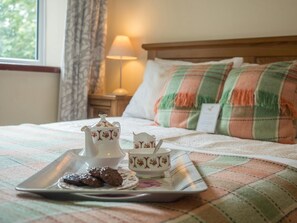 3 bedrooms, bed sheets