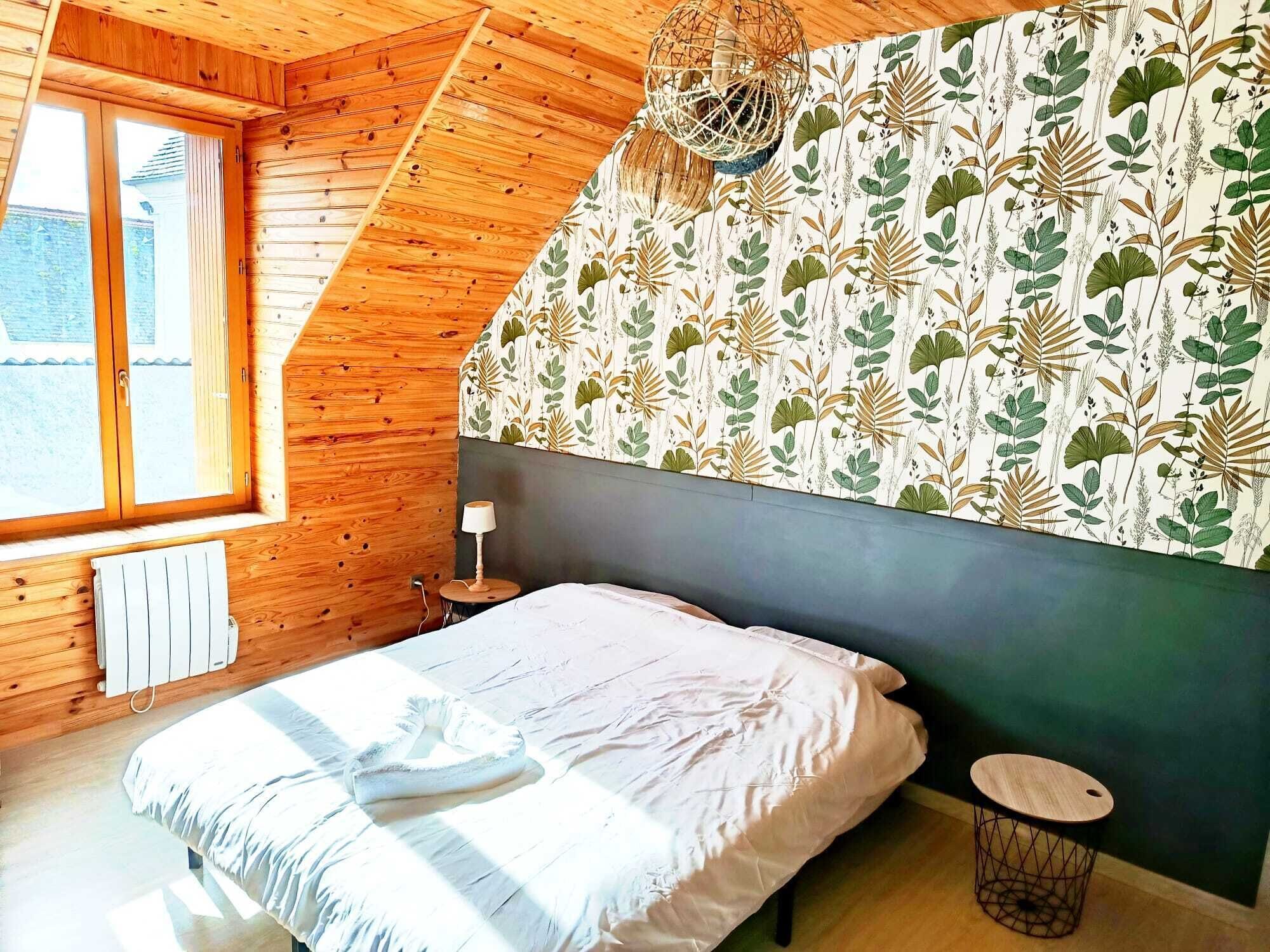 4 bedrooms, iron/ironing board, WiFi, bed sheets