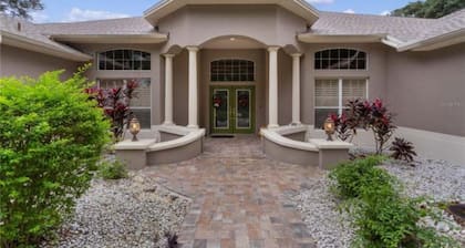 Escape to Luxury: Designer Pool Home in Harmswood of Belle Aire, The Villages