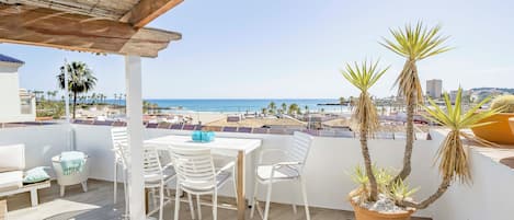 屋外ダイニングエリア