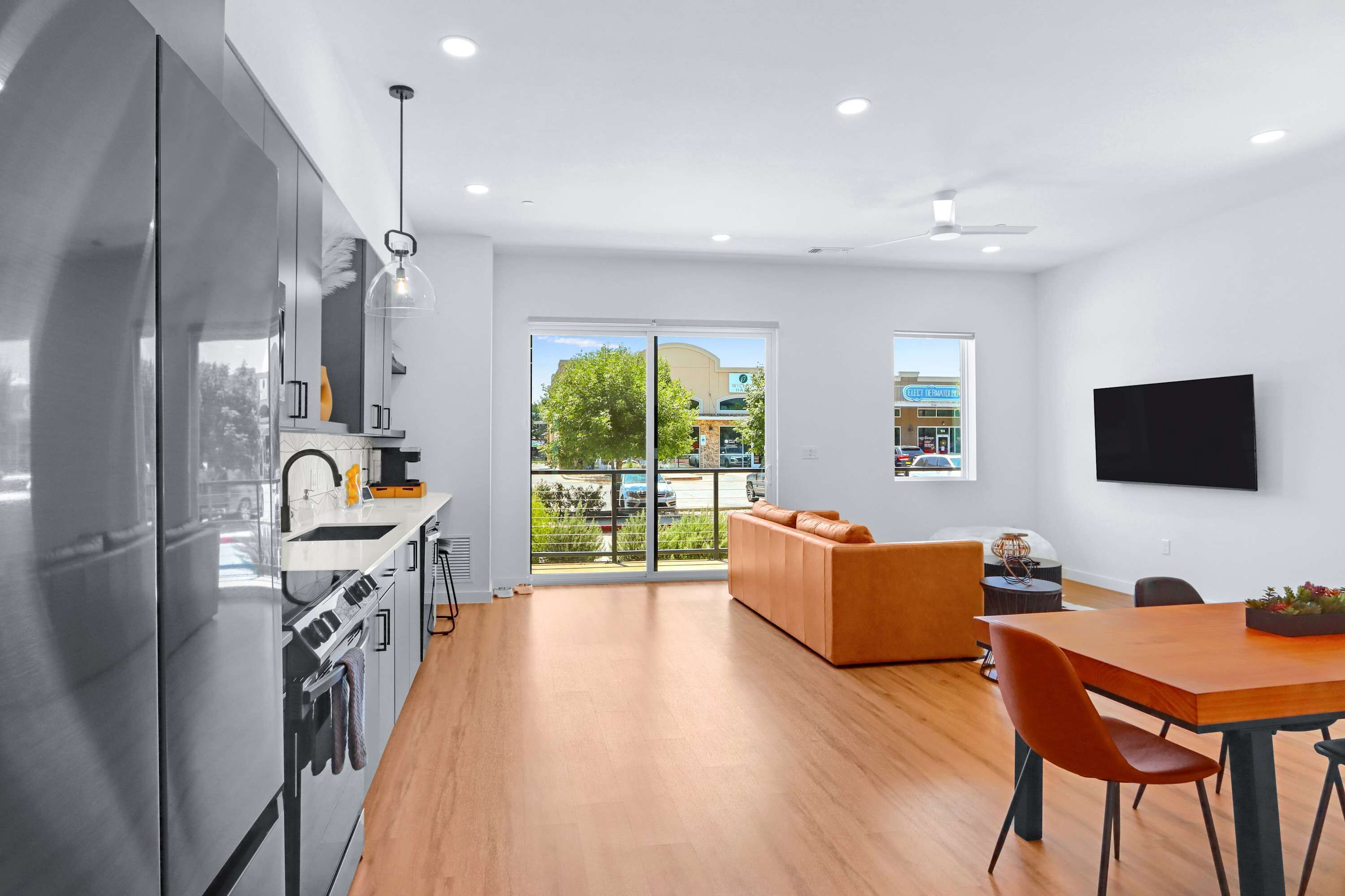 公寓客房, 1 張特大雙人床和 1 張沙發床, 庭院, 城市景觀 (Pure Texas Poolside Oasis) | 私人廚房 | 電冰箱、微波爐、烤箱、爐台