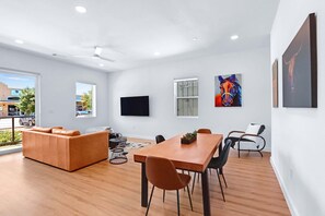 Apartment, 1 King-Bett und Schlafsofa, Terrasse, Stadtblick (Pure Texas Poolside Oasis) | Innenbereich