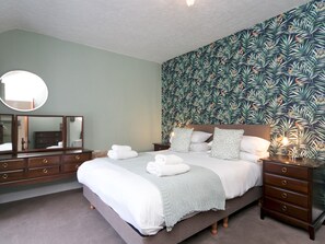 3 slaapkamers, een strijkplank/strijkijzer, gratis wifi, beddengoed