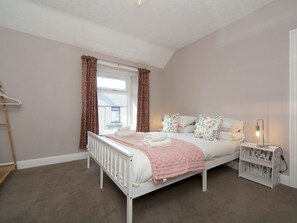 3 bedrooms, iron/ironing board, free WiFi, bed sheets - Llys Owain, comfortable Cottage - Pass the Keys (Amlwch)