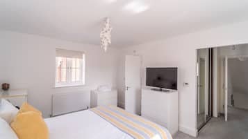 5 bedrooms, iron/ironing board, travel crib, free WiFi