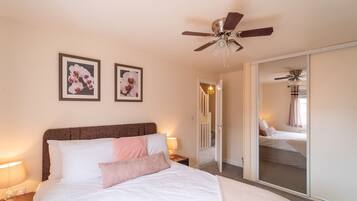 3 bedrooms, iron/ironing board, free WiFi, bed sheets