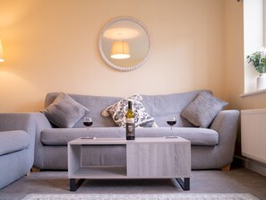 Smart TV - Shop & Stay at Bicester Village near our 3 Bed Home-  Pass the Keys (Bicester)