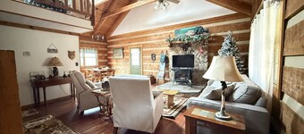 Bearadise 3BR w/Loft Cabin w/ Game Room, Fire Pit & Resort Amenities