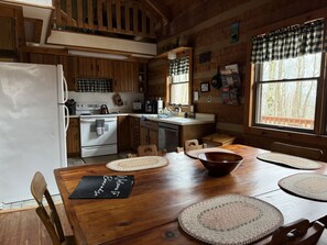 Dining - Bearadise 3BR w/Loft Cabin w/ Game Room, Fire Pit & Resort Amenities (Terra Alta)