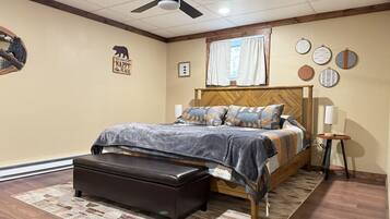 2 bedrooms, desk, WiFi, bed sheets