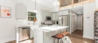 Wintervue: Escape to Nature – Spacious, Pet-Friendly Retreat in WV