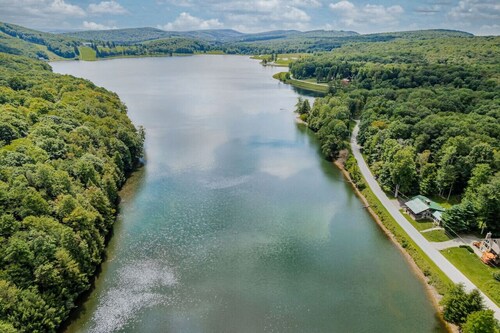 Wintervue: Escape to Nature – Spacious, Pet-Friendly Retreat in WV
