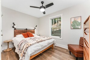 4 chambres, bureau, Wi-Fi gratuit, draps fournis