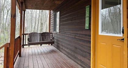The Cabin Pet-Friendly, Short Walk to the Beach w/AC