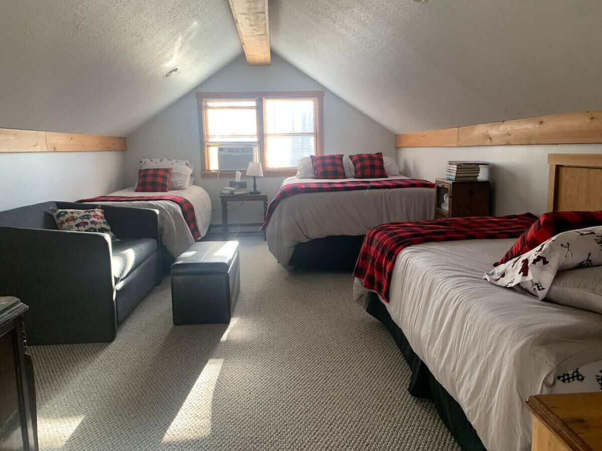 3 多间卧室、办公桌、免费 WiFi、床单