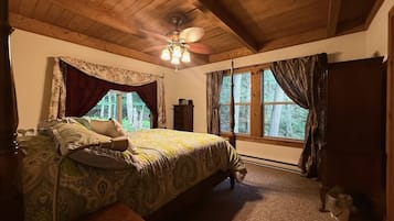 3 bedrooms, desk, travel cot, free WiFi